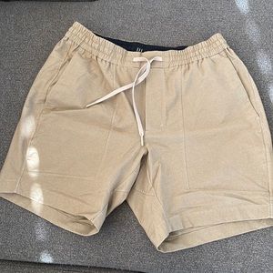 Men’s Lululemon khaki shorts